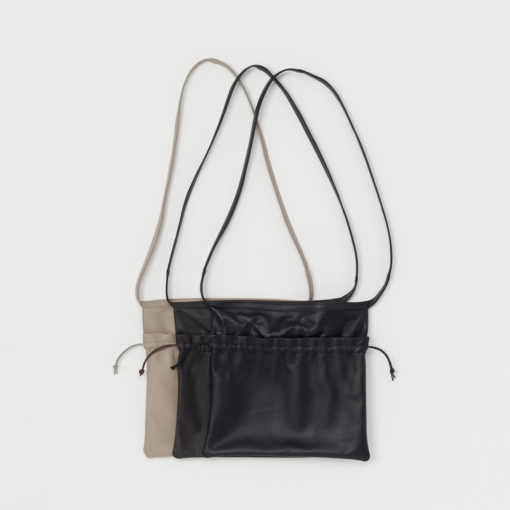 Hender Scheme 【エンダースキーマ】cow red cross bag small (black)
