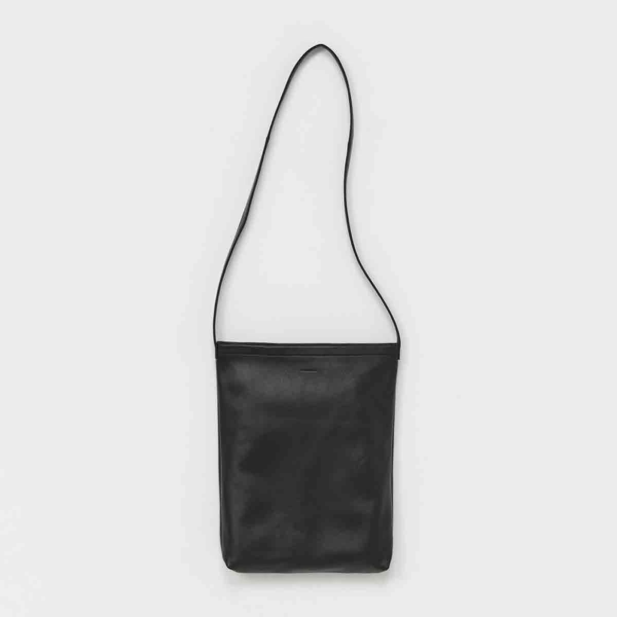 Hender Scheme【エンダースキーマ】cow shoulder small (black)