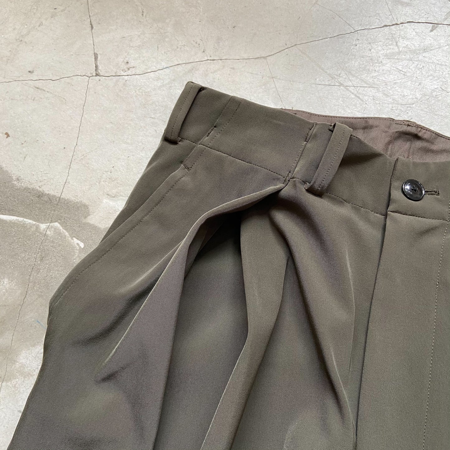 Tremolo【トレモロ】× wanna foundation 【ワナファンデーション】LYCLA TWILL DEEP TUCKED WIDE TROUSERS (2 COLOR)